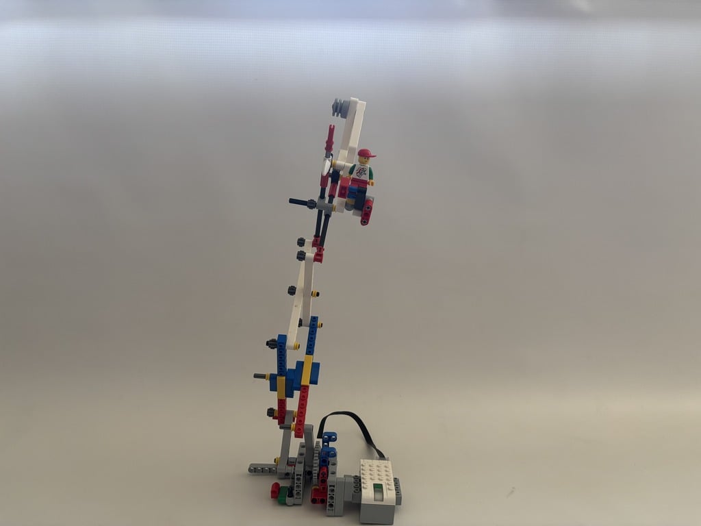 Lifting crane — view 2