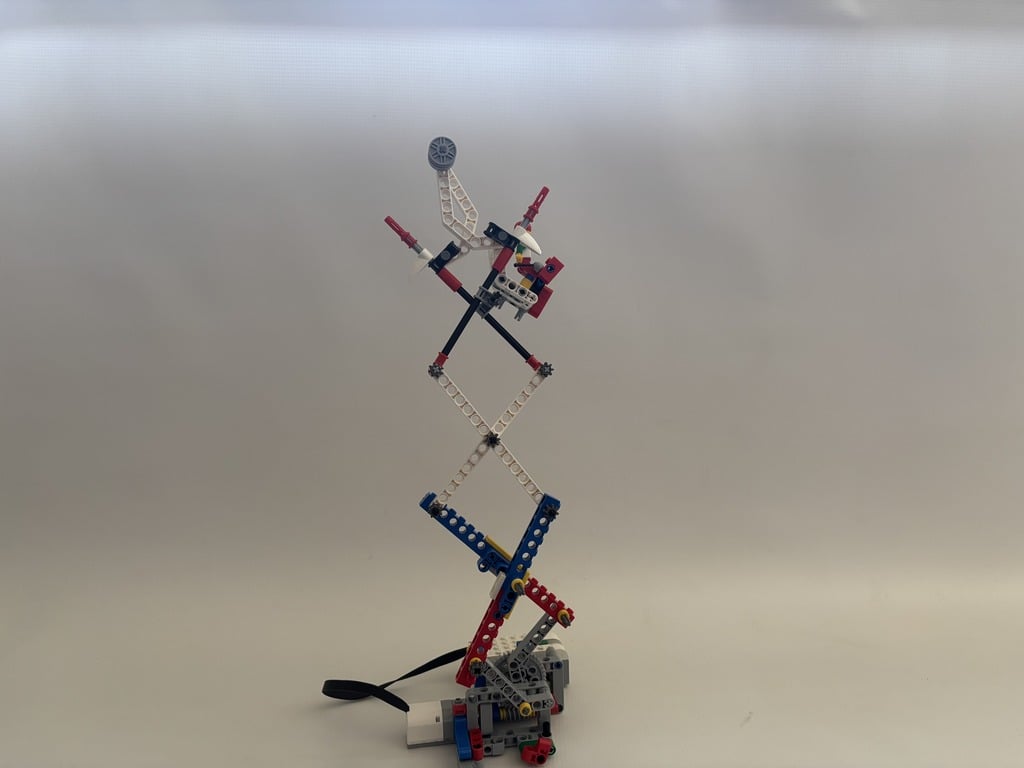 Lifting crane — view 3