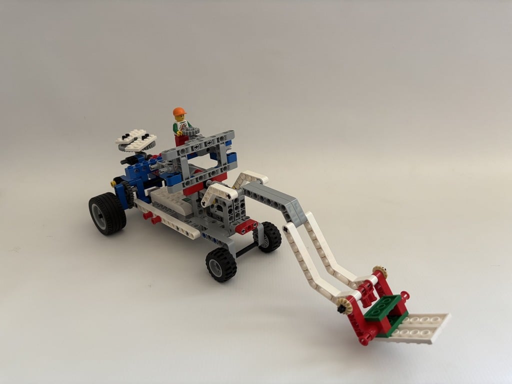 Loader — view 1