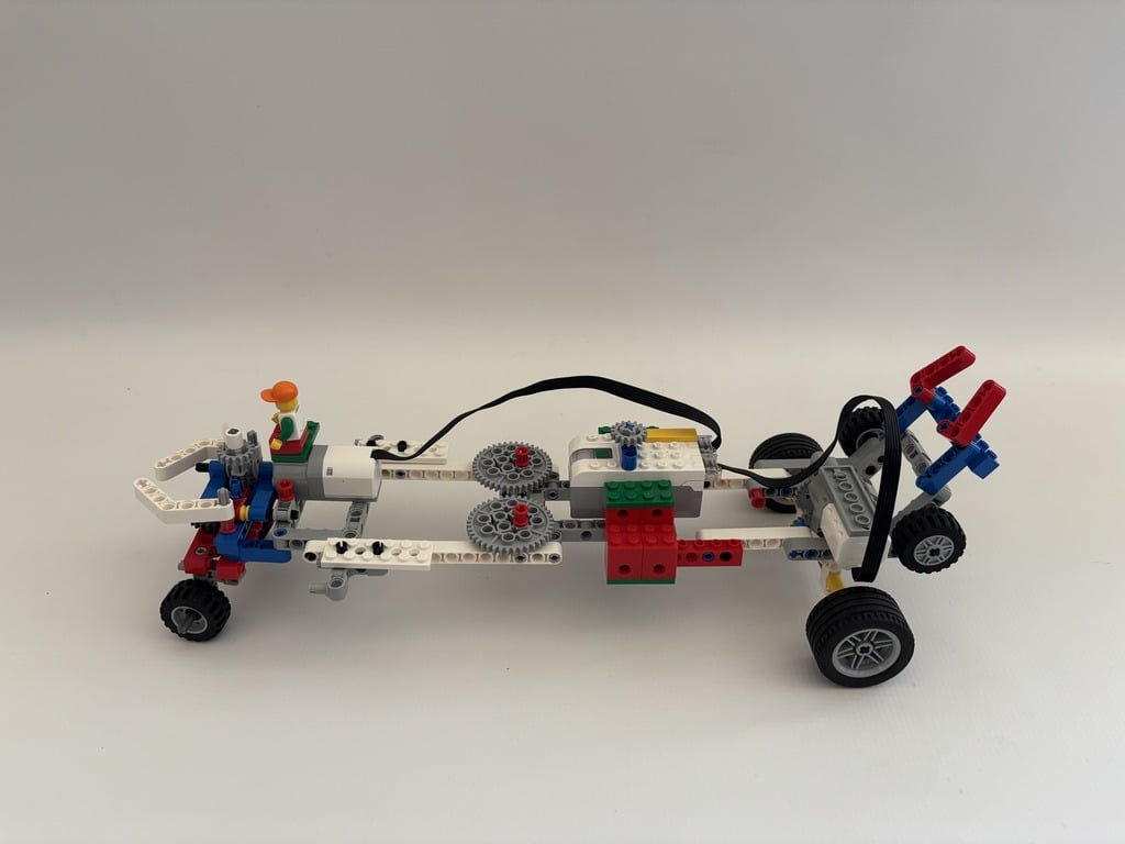 Long car — view 3